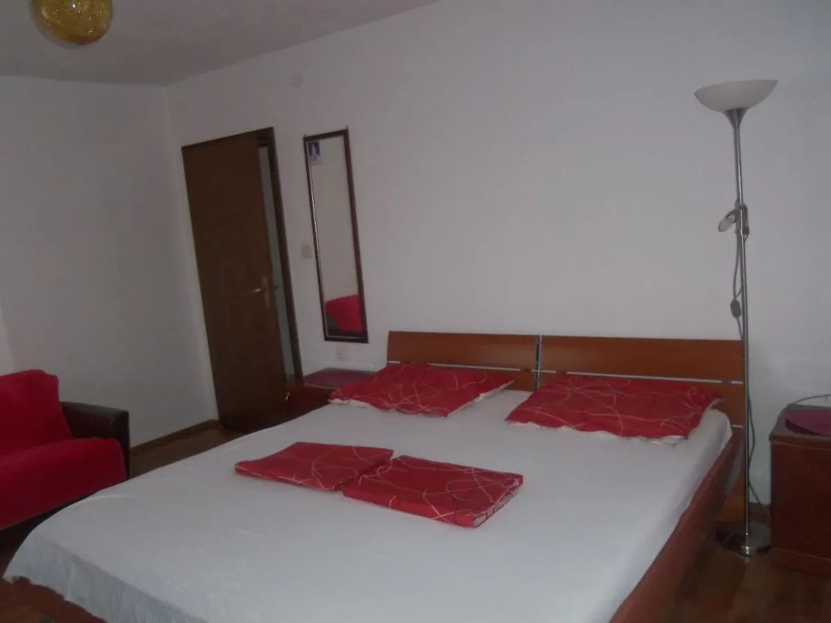 Apartments Lucija Trogir 0*,